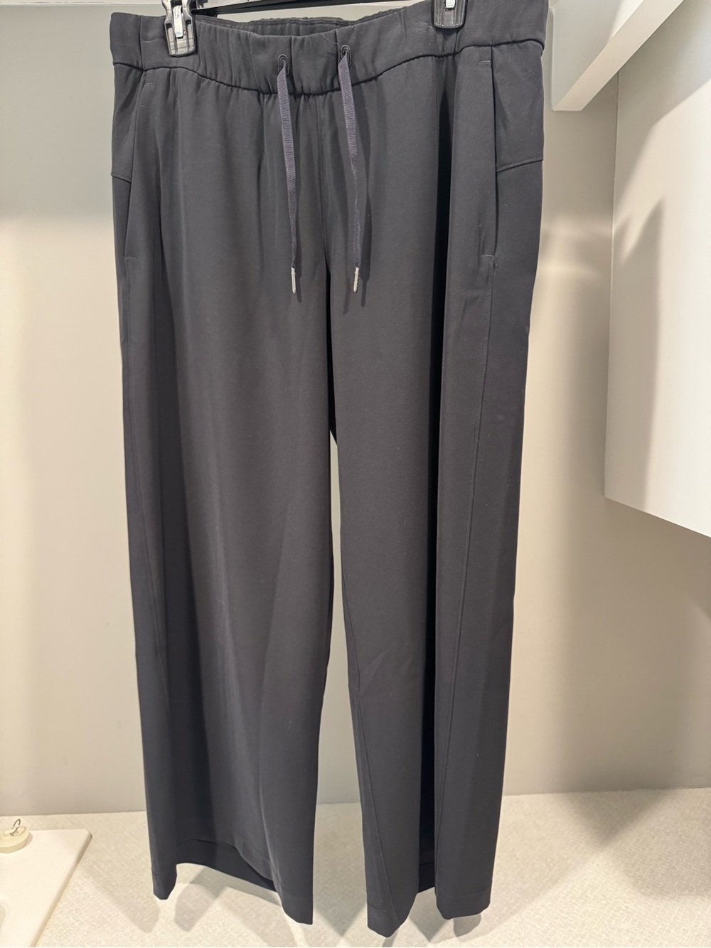 Lululemon Women’s  Black Drawstring Relaxed Fit Crop Pants